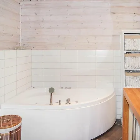 בית נופש Amazing In With Sauna *
